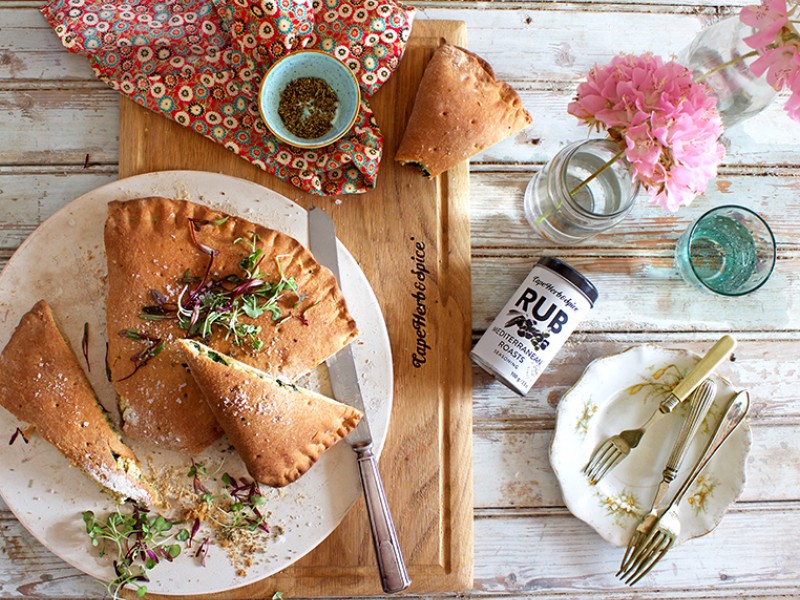 ULTIMATE CHEESE-&lsquo;N-VEG STUFFED BRAAI BREAD 